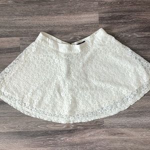 Forever 21 White Lace Skirt Size M